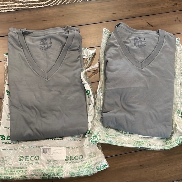 New in Bag 3 Pack Sizes M Fruit of the Loom Dark Gray V Neck shirts - Picture 6 of 14
